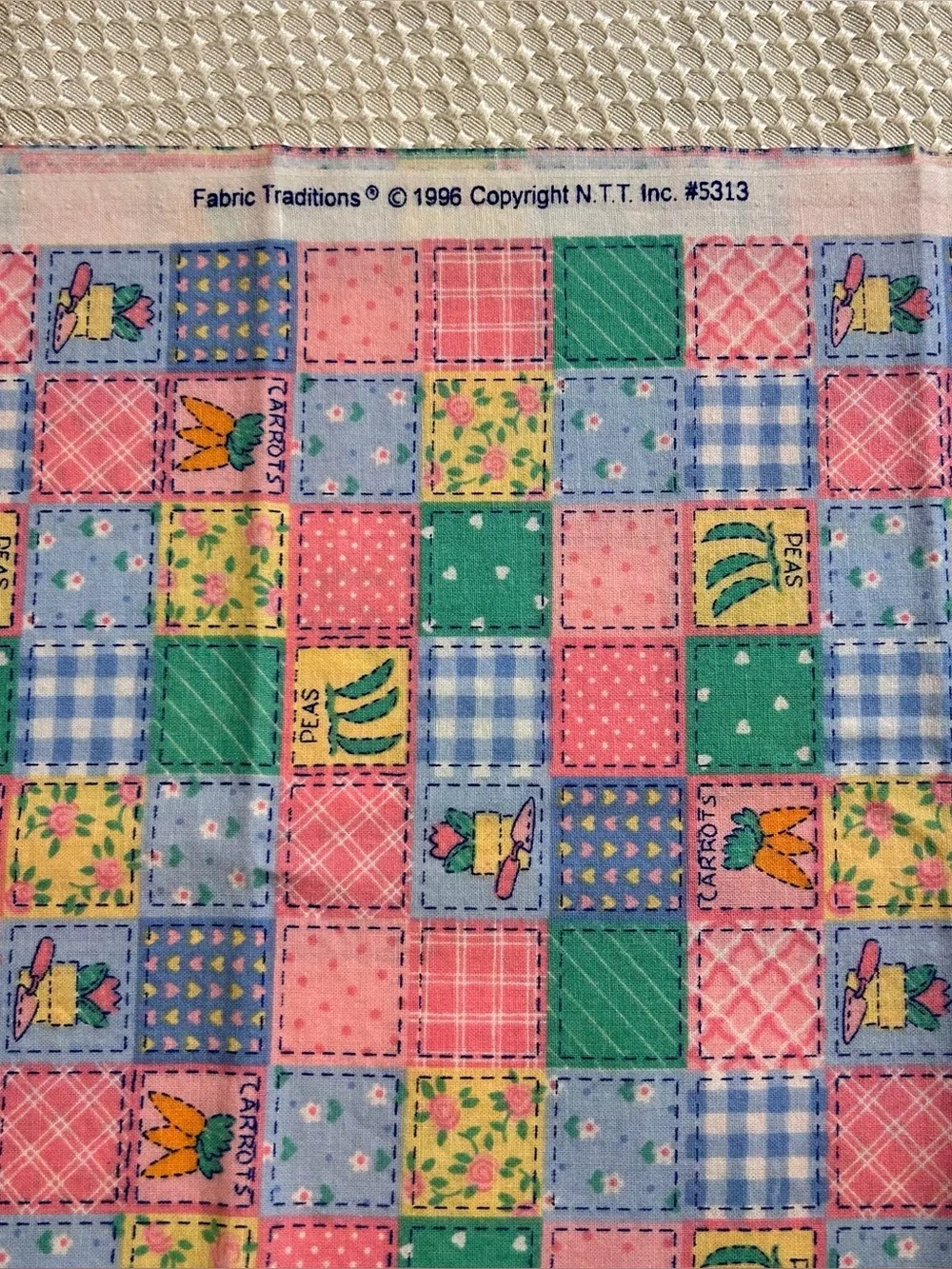1/2 yard - Vintage Patchwork Floral Cotton Fabric - Pink, Blue, Green (F02)